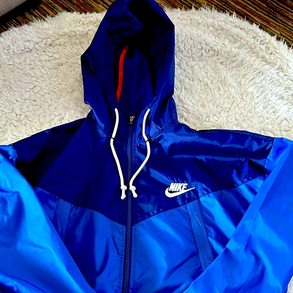 Nike men’s windbreaker/new (no tags/not worn)